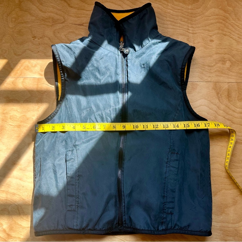 Reversible FU DA Sport vest with yellow fleece side & silk black reverse side - Picture 8 of 9